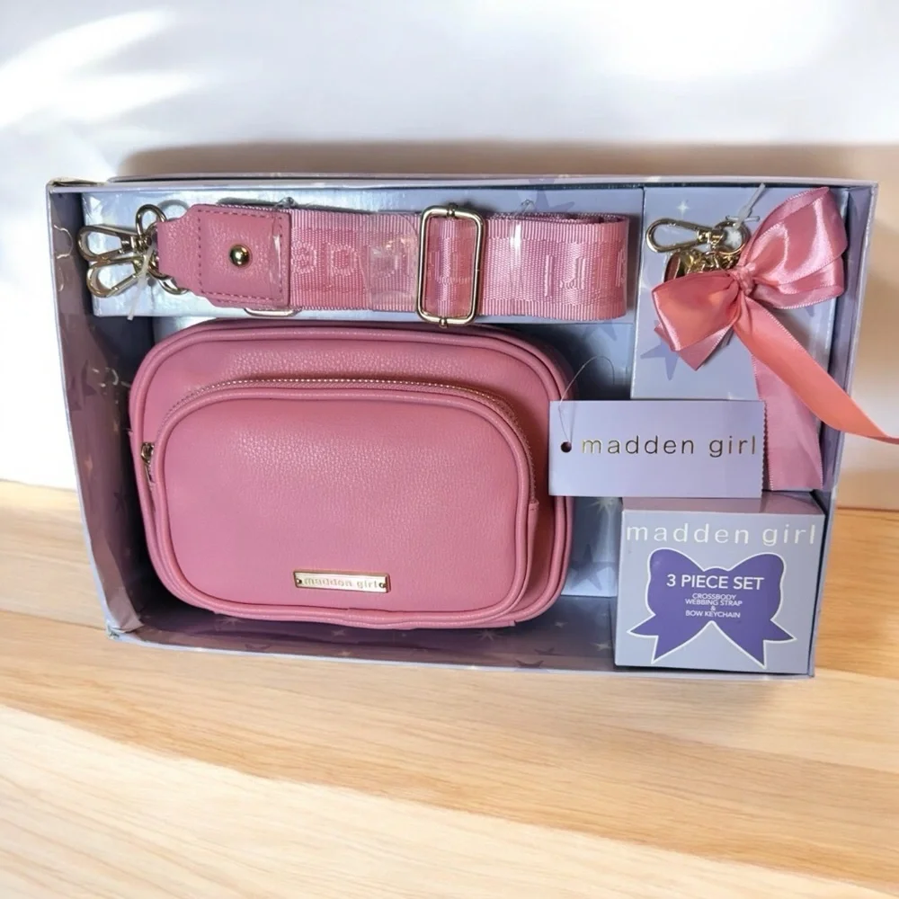 NWT MADDEN GIRL PINK CROSSBODY BAG GIFT SET OS - Picture 1 of 3